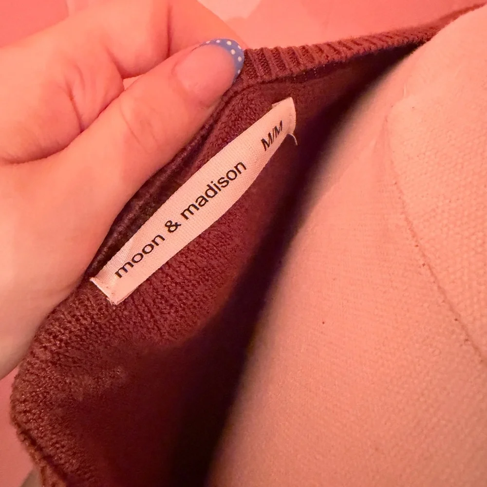 Moon & Madison Cat Bow Sweater - Picture 3 of 3